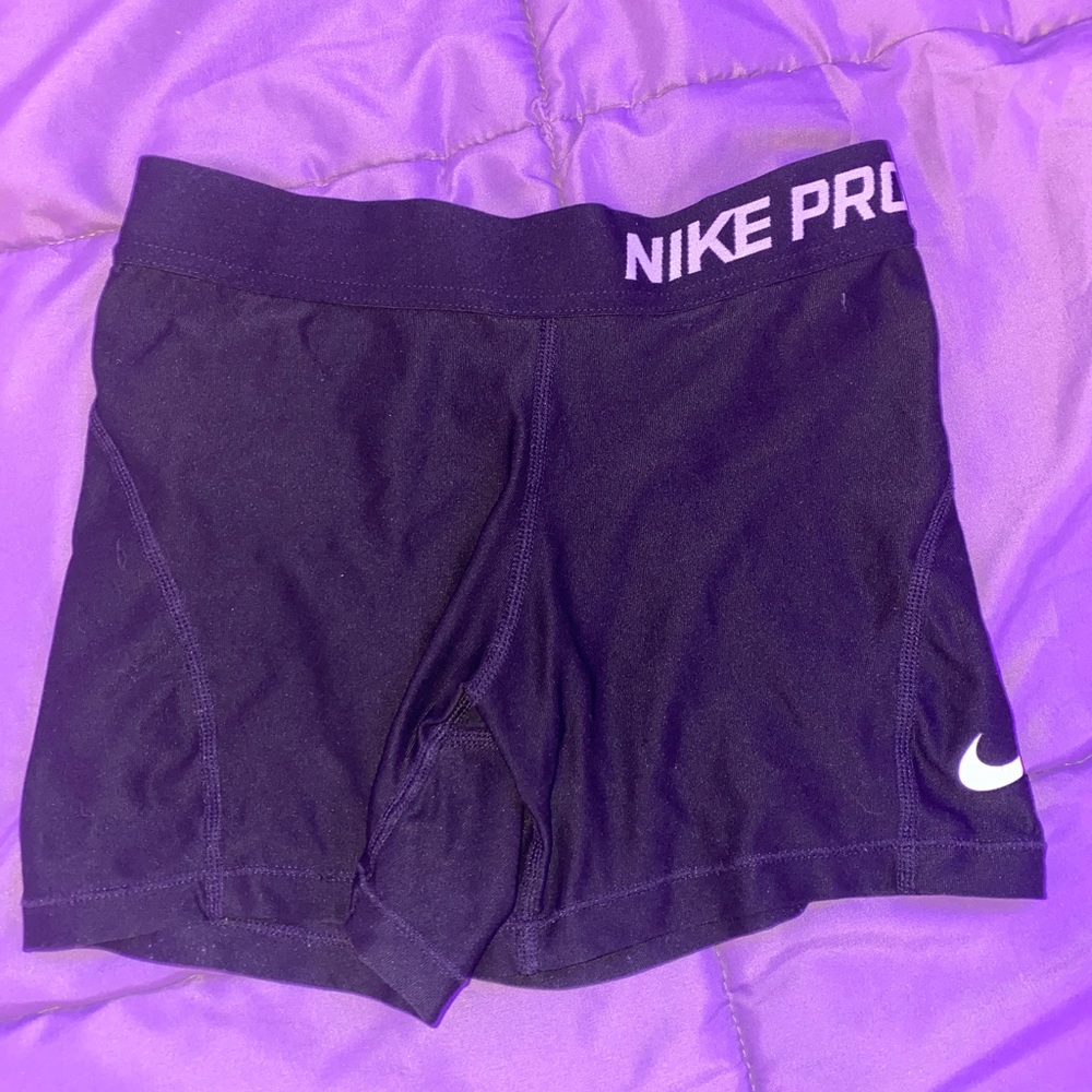 Black Nike pro shorts